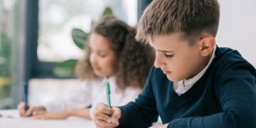 Escola - Créditos: depositphotos.com / alebloshka