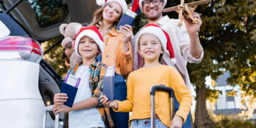 Família com gorro de papai noel - Créditos: depositphotos.com / HayDmitriy