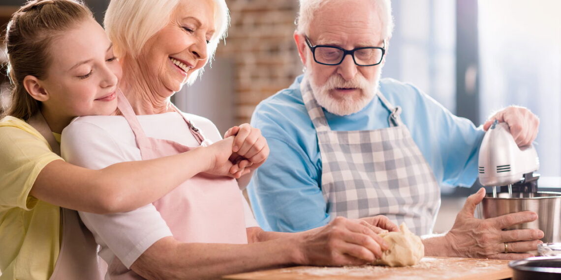 Avós - Créditos: depositphotos.com / TarasMalyarevich