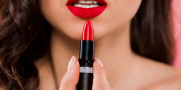 Batom - Créditos: depositphotos.com / IgorVetushko