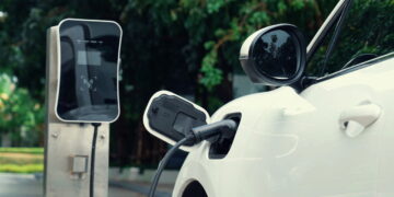 Carro elétrico - Créditos: depositphotos.com / BiancoBlue