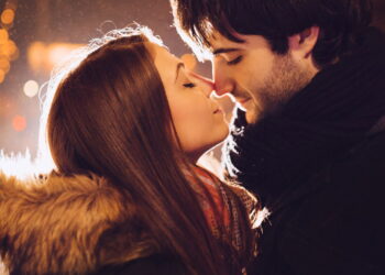 Casal na paquera - Créditos: depositphotos.com / arthurhidden