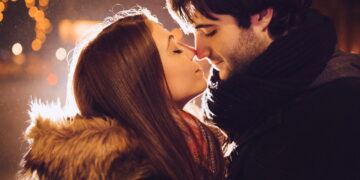 Casal na paquera - Créditos: depositphotos.com / arthurhidden