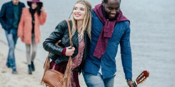 Casal feliz - Créditos: depositphotos.com / RomanPashkovsky