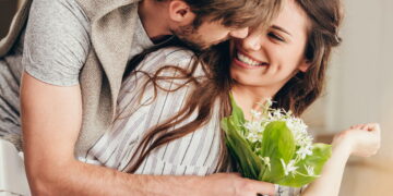 Casal carinhoso - Créditos: depositphotos.com / ArturVerkhovetskiy