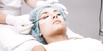 Cílios postiços - Créditos: depositphotos.com / AndrewLozovyi