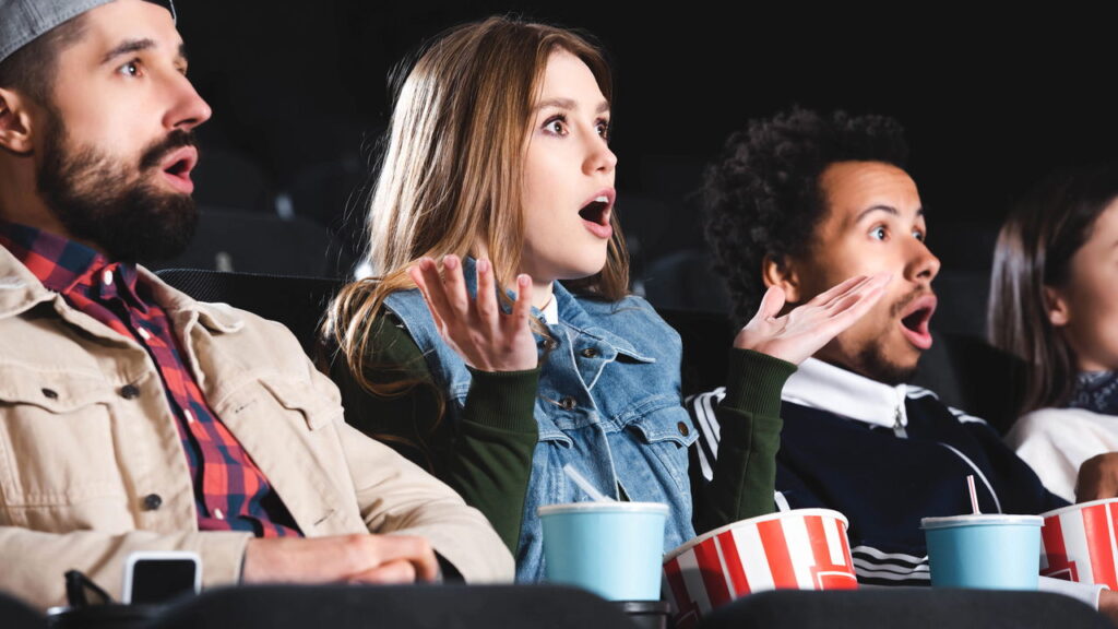 Pessoas no cinema -Créditos: depositphotos.com / IgorVetushko