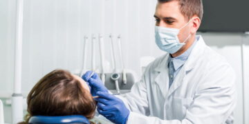 Procedimento estético - Créditos: depositphotos.com / AndrewLozovyi