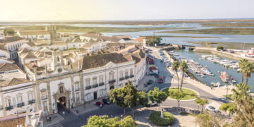 Faro, Portugal - Créditos: depositphotos.com / Sopotniccy