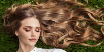 Penteado longo - Créditos: depositphotos.com / MillaFedotova