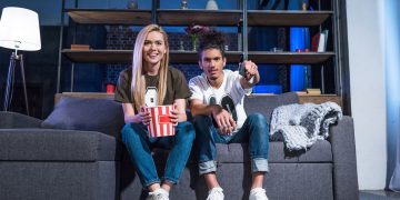 Assistir Reality show - Créditos: depositphotos.com / EdZbarzhyvetsky
