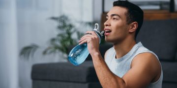 4 aplicativos que te lembram de beber água e se manter hidratado