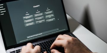 ChatGPT - Créditos: depositphotos.com / Irrmago