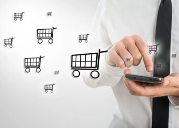 Comprar pelo celular - Créditos: depositphotos.com / Gajus-Images