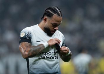 Memphis Depay é cobrado após derrota do Corinthians contra o Flamengo