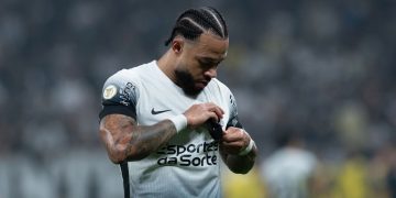 Memphis Depay é cobrado após derrota do Corinthians contra o Flamengo