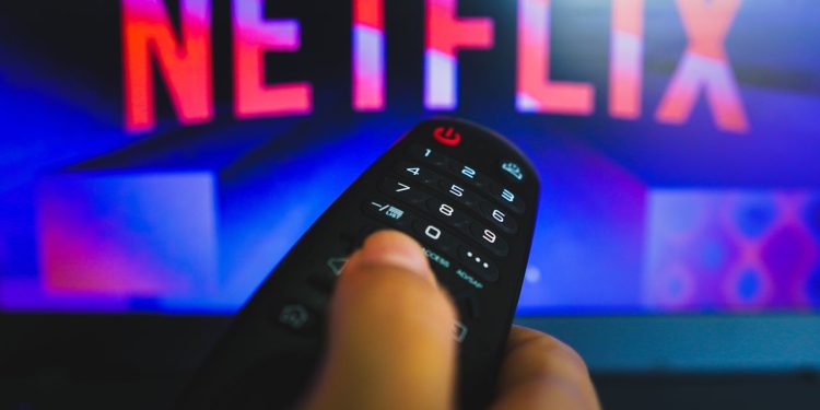 Os 10 filmes que todo mundo está assistindo na Netflix em 2026 - Comentei!