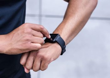 Smartwatch inteligente Tanya com monitoramento esportivo em promoção na Amazon!