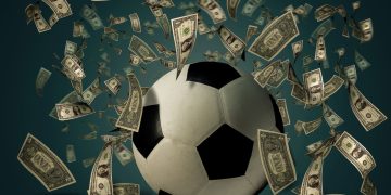 Bola com dólares - Créditos: depositphotos.com / oundum101