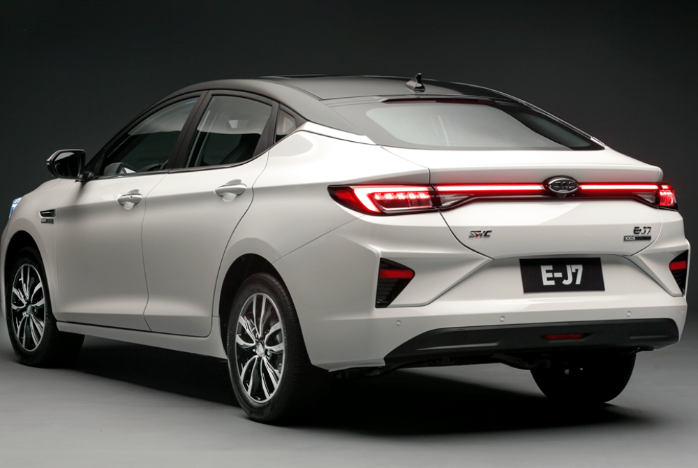 JAC E-J7 - Divulgação: JAC Motors