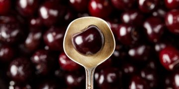 Cherry red: a cor que está dominando o mundo da moda