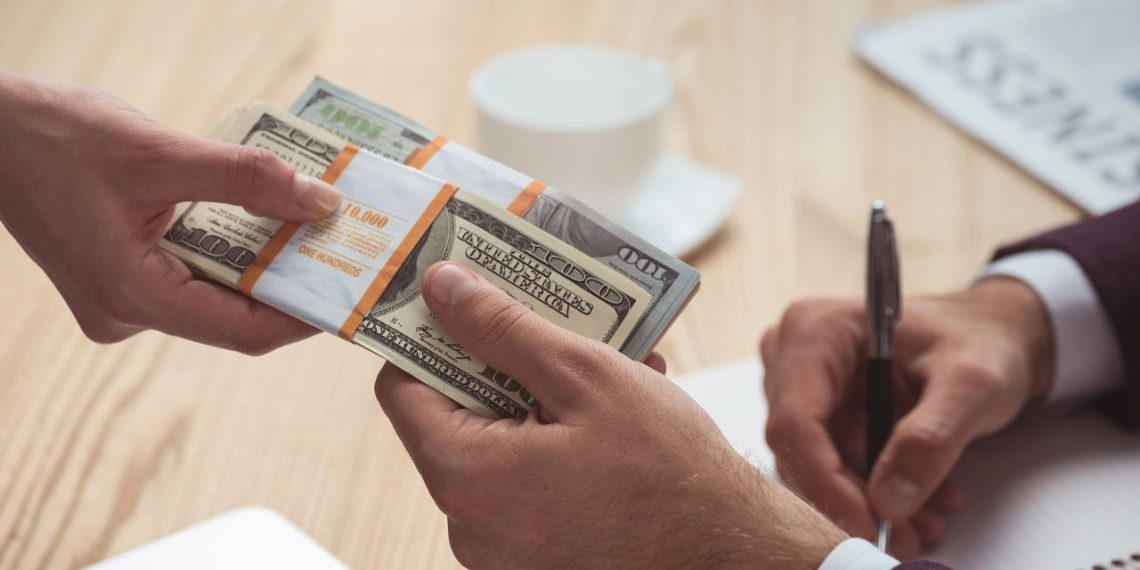 Salário -Créditos: depositphotos.com / VadimVasenin