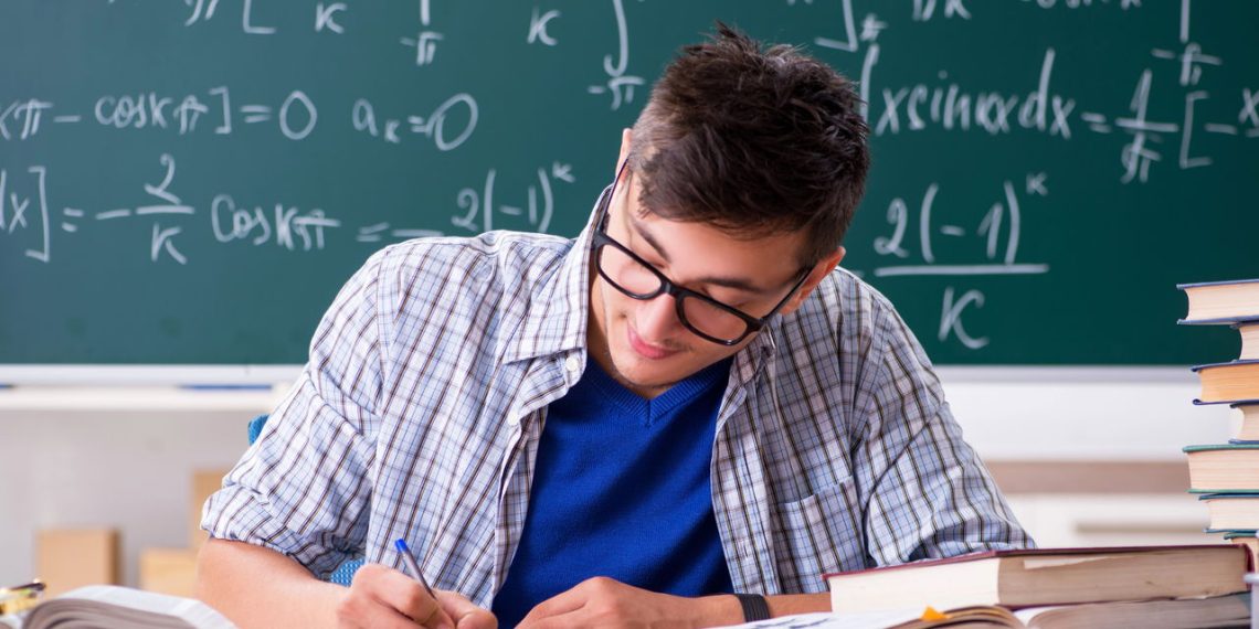 Estudante de física - Créditos: depositphotos.com / Elnur_