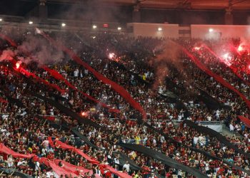 Torcida do Flamengo - Créditos: depositphotos.com / thenews2.com