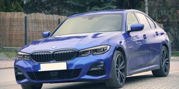 BMW 320i - Créditos: depositphotos.com / sania01