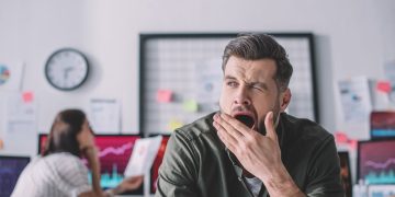 Por que bocejamos? Entenda a ciência por trás do bocejo