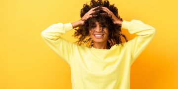 Qual o segredo para ter cachos definidos e deslumbrantes?