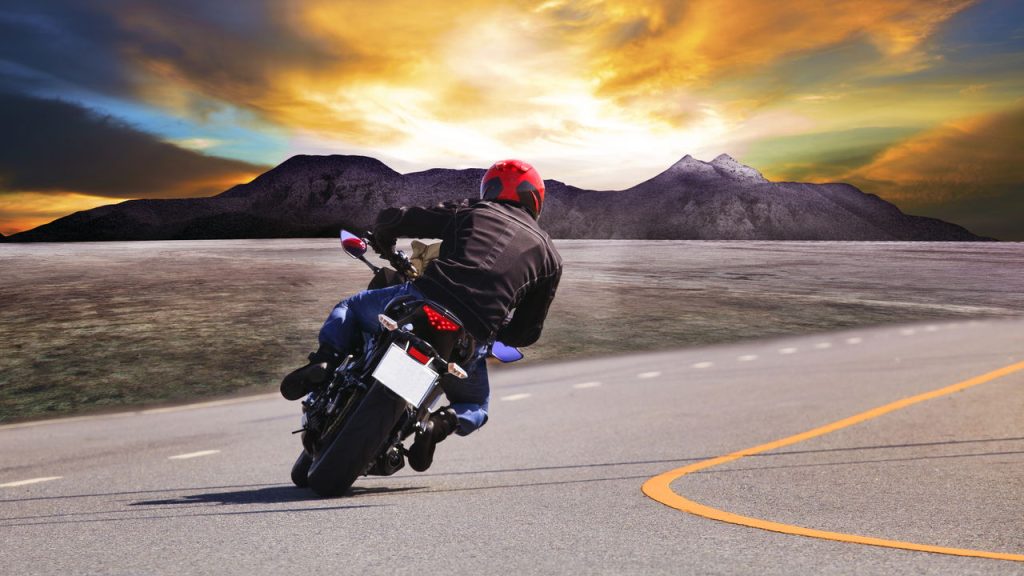 Motociclista - Créditos: depositphotos.com / khunaspix