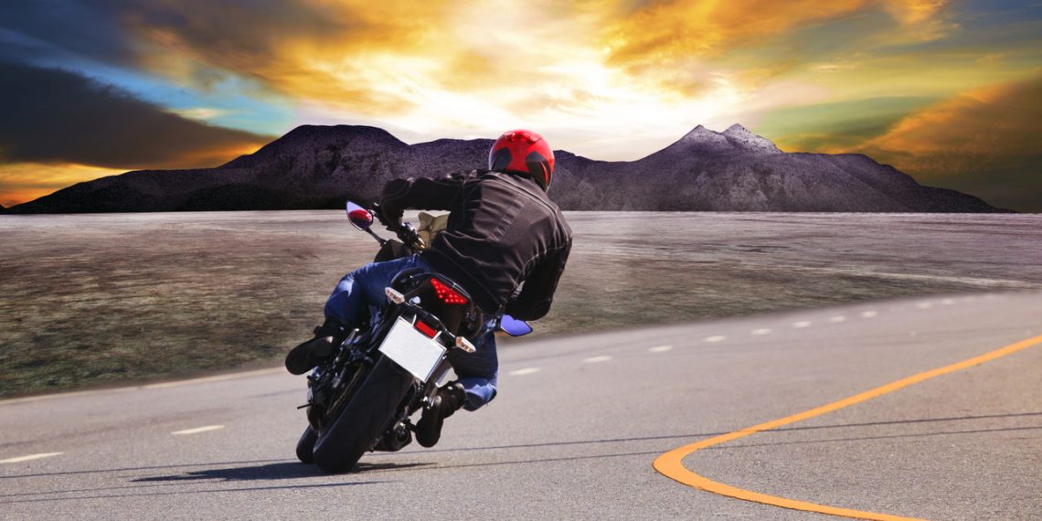 Motociclista - Créditos: depositphotos.com / khunaspix