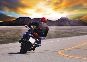 Motociclista - Créditos: depositphotos.com / khunaspix