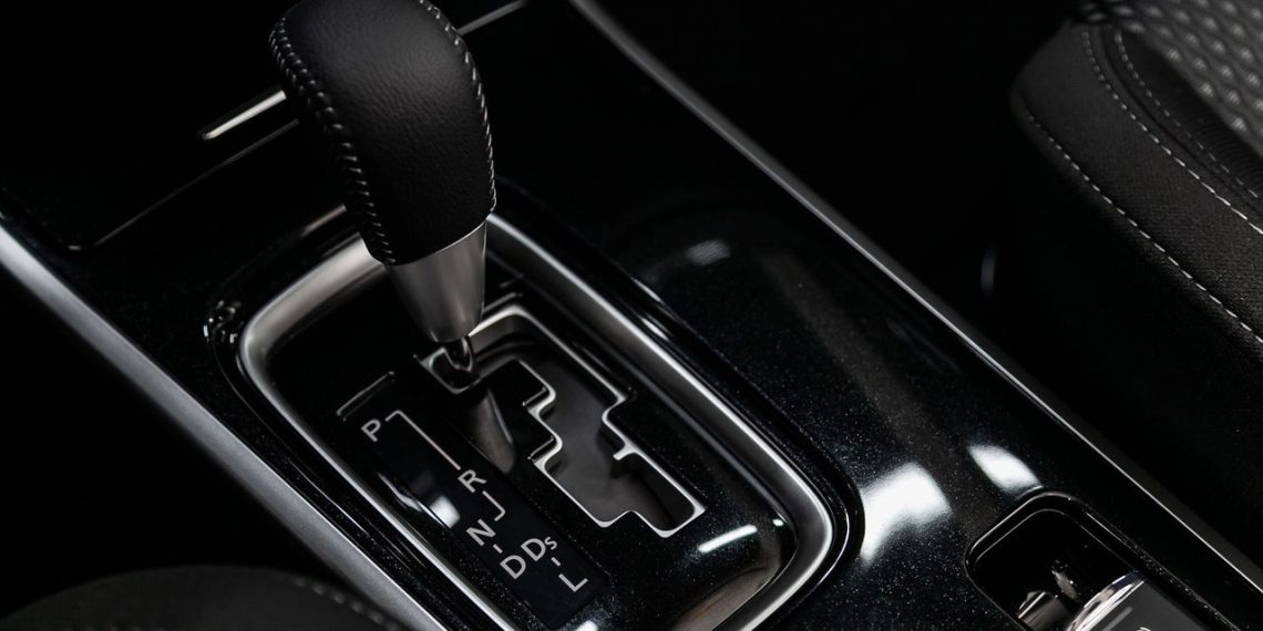 Câmbio automático - Créditos: depositphotos.com / everyonensk