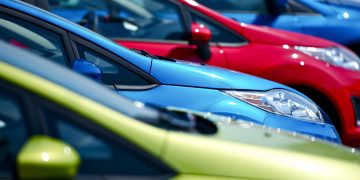 Opções de bons carros com câmbio manual para você adquirir no Brasil até R$ 100 mil