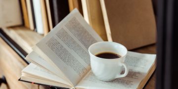 Se encante com o fascínio de "Antes Que o Café Esfrie"