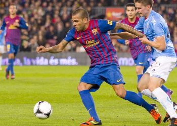 Daniel Alves na época em que era jogador do Barcelona - Créditos: depositphotos.com / natursports