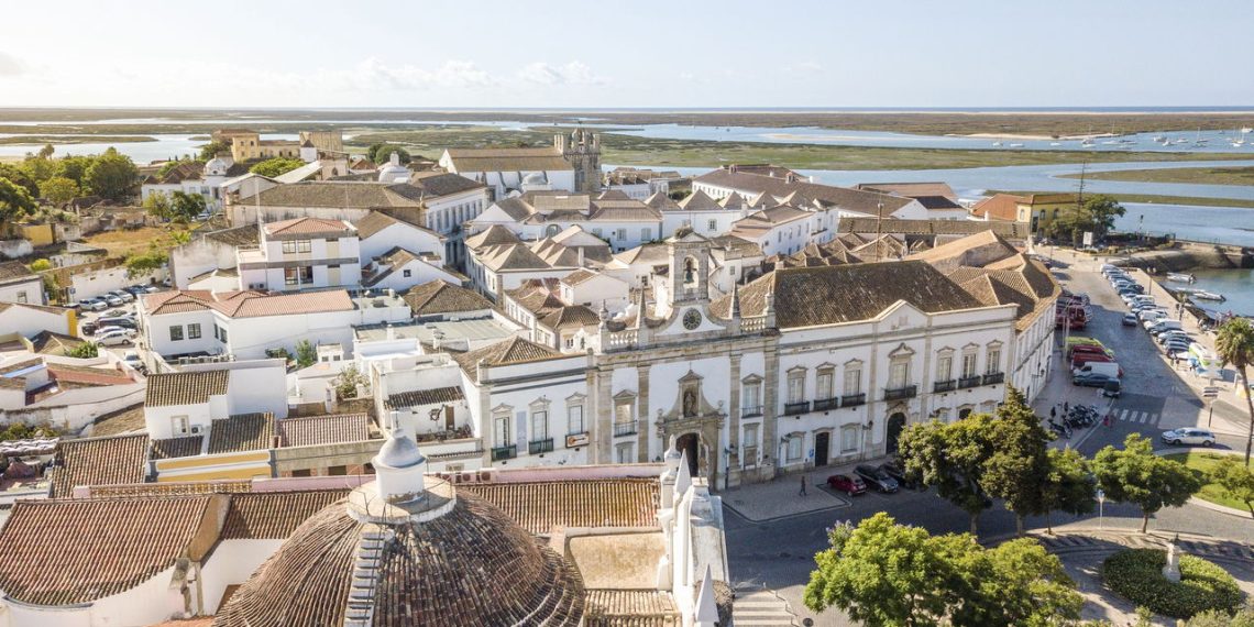 Faro, Portugal - Créditos: depositphotos.com / Sopotniccy