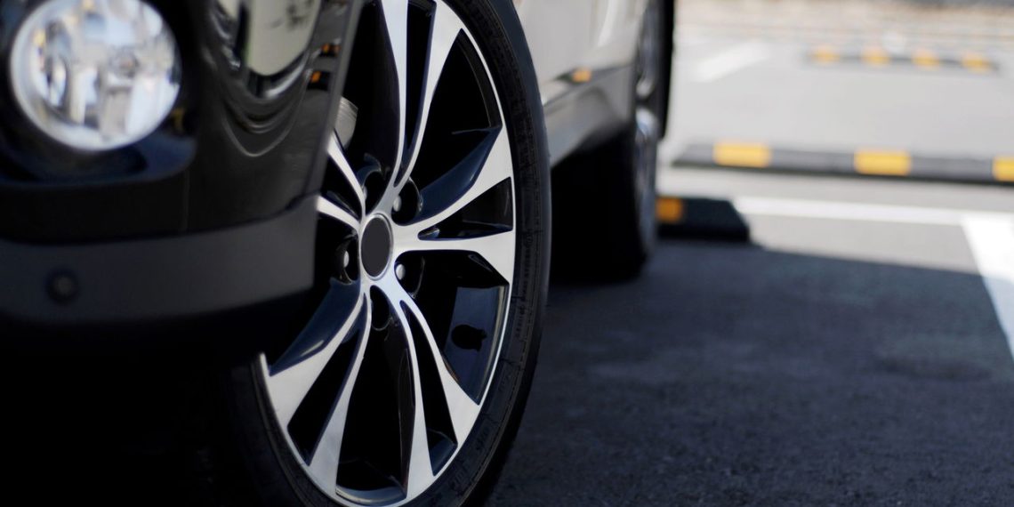 Farol de neblina - Créditos: depositphotos.com / zooble