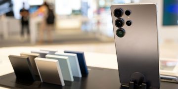 Galaxy s25 Ultra - https://comentei.com.br/tecnologia/2025/03/20/o-lancamento-da-one-ui-7-da-samsung-vira-em-abril-confira-os-smartphones-compativeis/