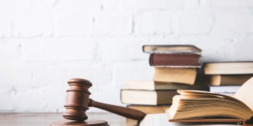 Martelo de tribunal - Créditos: depositphotos.com / AntonMatyukha