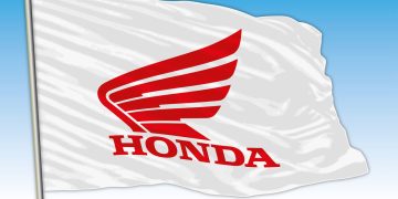 Bandeira com logotipo da Honda - Créditos: depositphotos.com / frizio