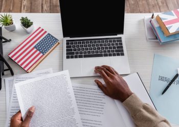 Estudo de idiomas - Créditos: depositphotos.com / HayDmitriy