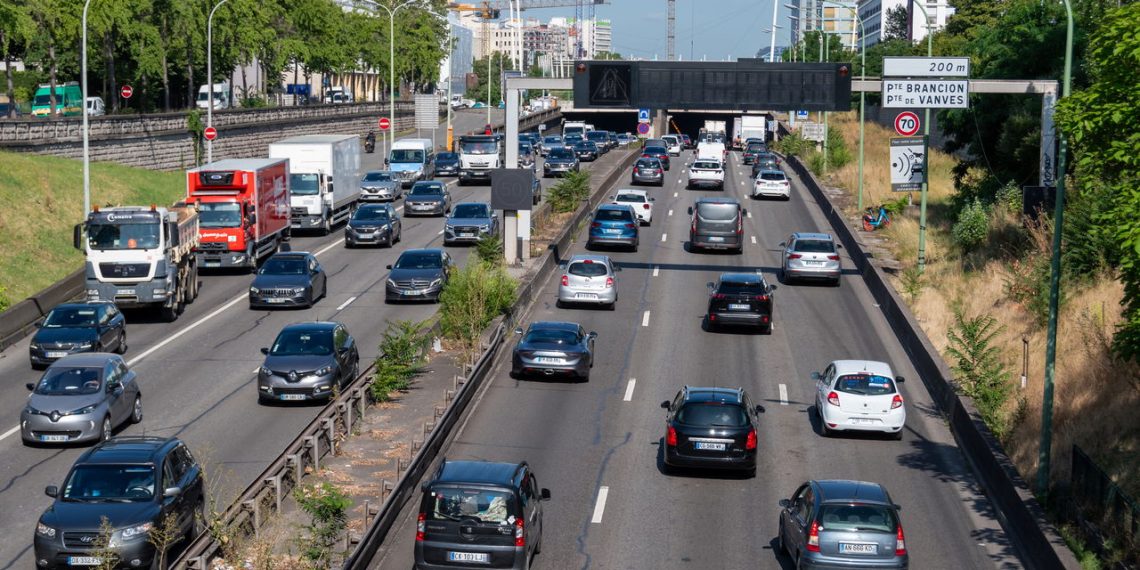 Trânsito de Paris - Créditos: depositphotos.com / HJBC