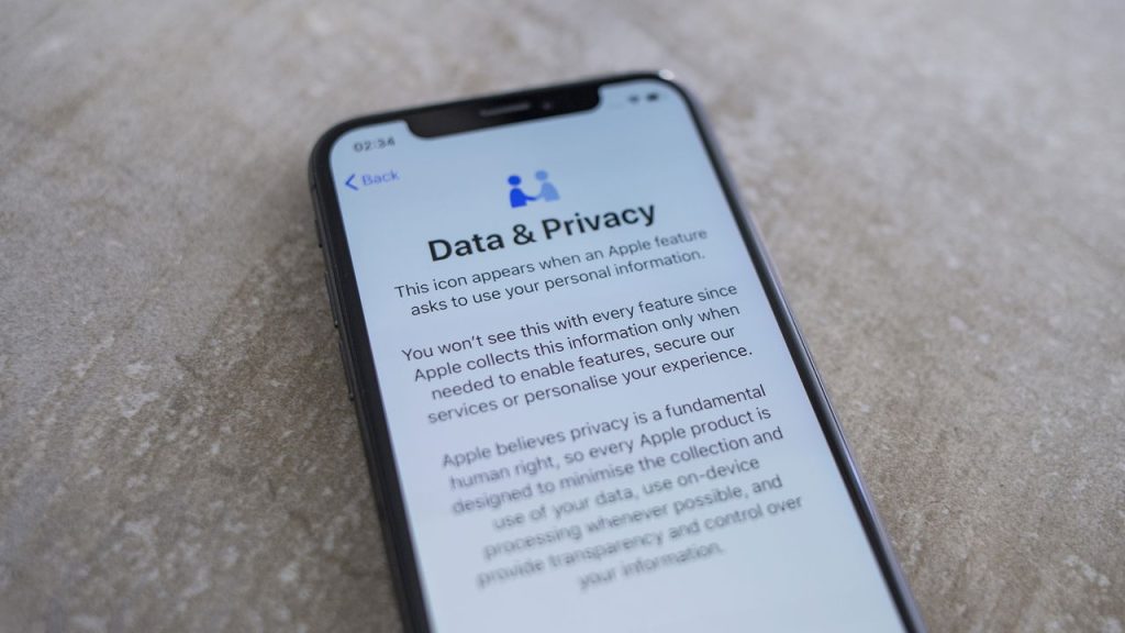 Política de privacidade de dados no iPhone - Créditos: depositphotos.com / CDPIC