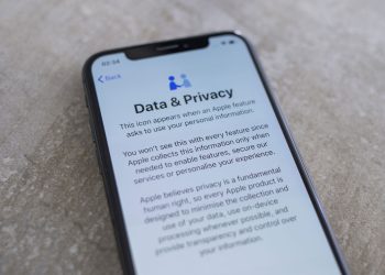 Política de privacidade de dados no iPhone - Créditos: depositphotos.com / CDPIC