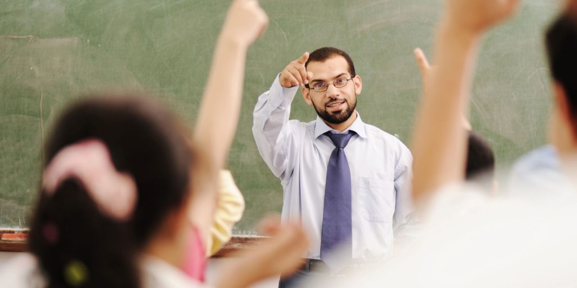 Professor - Créditos: depositphotos.com / ZouZou