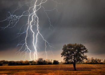 Tempestade - Créditos: depositphotos.com / BalazsKovacs