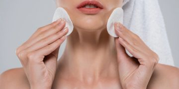 Saiba como remover a maquiagem do jeito certo